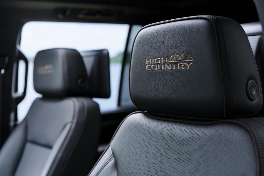 Интерьер Chevrolet Tahoe High Country 2020 года  (фото 13 из 21)